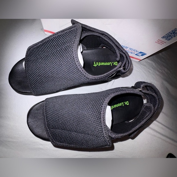 NEW- BLACK  sandals
Extra wide- adjustable
Improve circulation 
All Day Wear - Picture 4 of 7